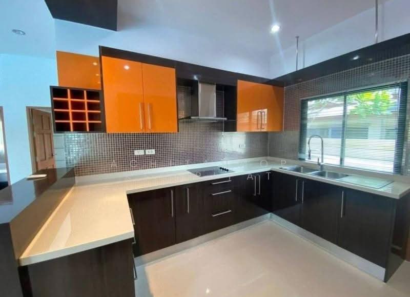 Baan Dusit Pattaya Lake, Chon Buri (Pattaya), Entrance Road, Huai Yai, Bang Lamung (Pattaya), Chon Buri (Pattaya), 3 Bedrooms, 350 sqm, Villa For Sale, by Achitaphop Klinpipat, 500564033 - DDproperty.com