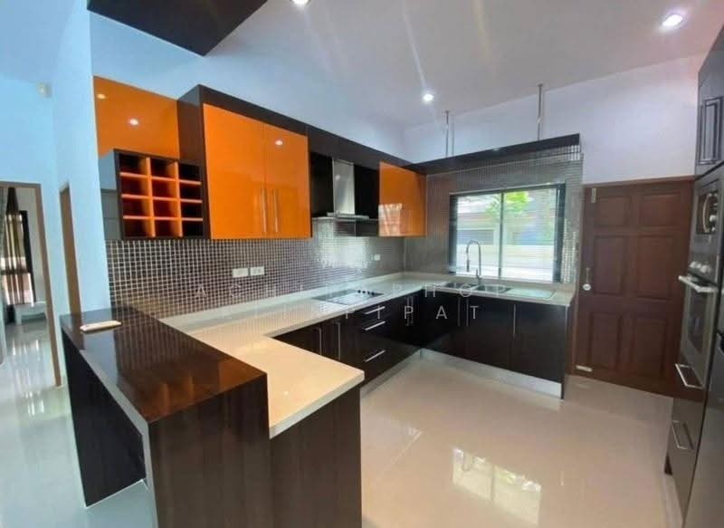 Baan Dusit Pattaya Lake, Chon Buri (Pattaya), Entrance Road, Huai Yai, Bang Lamung (Pattaya), Chon Buri (Pattaya), 3 Bedrooms, 350 sqm, Villa For Sale, by Achitaphop Klinpipat, 500564033 - DDproperty.com