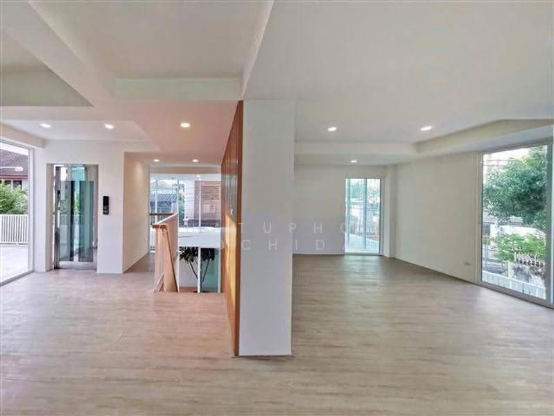 6-BR House, Bangkok, Suan Luang, Bangkok, 6 Bedrooms, 622 sqm, Single Detached House For Sale, by Chatuphon Mochida, 500564038 - DDproperty.com