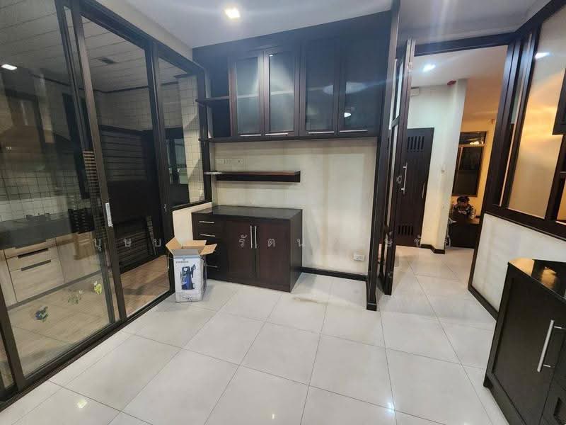 ทำเล MRT สุทธิสาร รัชดา 18 ให้เช่าบ้านเดี่ยว 3 ชั้นมุม บ้านพร้อมอยู่ ทำเลดี, กรุงเทพ, รัชดาภิเษก, สามเสนนอก, ห้วยขวาง, กรุงเทพ, 300 ตร.ม., บ้านเดี่ยว ให้เช่า, โดย บุษบา รัตนวงษ์ชัย, 500564357 - DDproperty.com