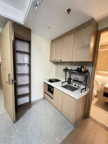 Regal Sathon-Naradhiwas, Bangkok, Naradhiwas Rajanagarindra Road, Thung Maha Mek, Sathon, Bangkok, 1 Bedroom, 35 sqm, Condo For Rent, by Chatuphon Mochida, 500564397 - DDproperty.com