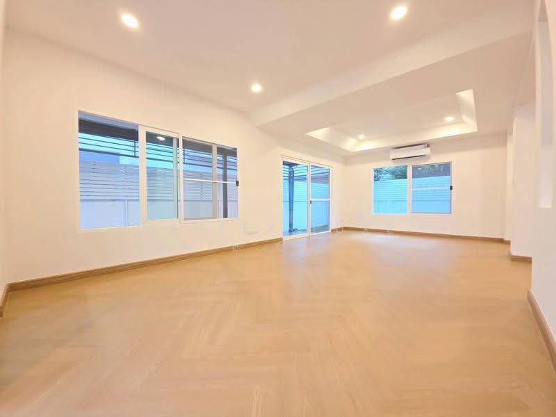 Mantana Lake Watcharapol, Bangkok, Sukhaphiban 5 Road, O-Ngoen, Sai Mai, Bangkok, 4 Bedrooms, 250 sqm, Single Detached House For Sale, by Vertex Luxe Estate Co.,LTD, 500564592 - DDproperty.com