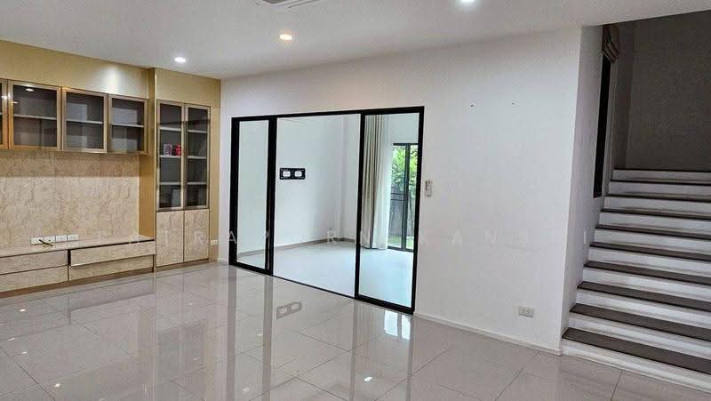 Noble Gable Watcharapol, Bangkok, Phoemsin Road, Khlong Tanon, Sai Mai, Bangkok, 3 Bedrooms, 208 sqm, Single Detached House For Sale, by Patraporn Kansri, 500564621 - DDproperty.com