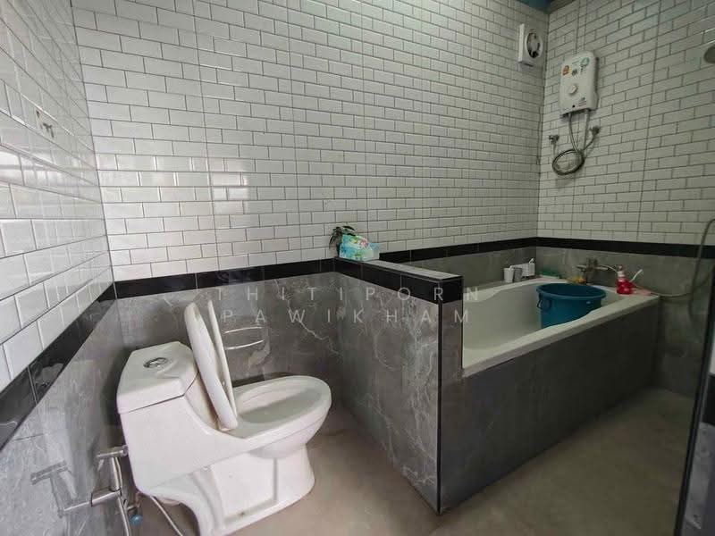 5-BR House, Chon Buri (Pattaya), Bueng, Si Racha, Chon Buri (Pattaya), 5 Bedrooms, 377 sqm, Single Detached House For Sale, by Thitiporn Pawikham, 500564733 - DDproperty.com