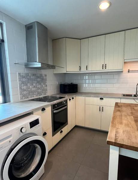 Royal Castle Sukhumvit, Bangkok, 30 Soi Sukhumvit 39, Khlongtoei Nua, Watthana, Bangkok, 3 Bedrooms, 140 sqm, Condo For Sale, by Patraporn Kansri, 500564755 - DDproperty.com