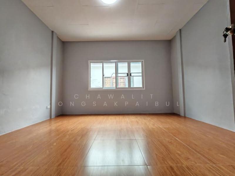 For Sale: Newly renovated 2-story townhouse in Saeng Tham Village (Sukhaphiban 5, Soi 57), Bangkok, สุขาภิบาล 5, O-Ngoen, Sai Mai, Bangkok, 2 Bedrooms, 108 sqm, Townhouse For Sale, by CHAWALIT KONGSAKPAIBUL, 500564800 - DDproperty.com