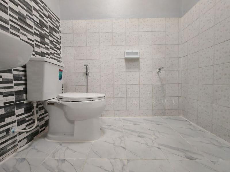 For Sale: Newly renovated 2-story townhouse in Saeng Tham Village (Sukhaphiban 5, Soi 57), Bangkok, สุขาภิบาล 5, O-Ngoen, Sai Mai, Bangkok, 2 Bedrooms, 108 sqm, Townhouse For Sale, by CHAWALIT KONGSAKPAIBUL, 500564800 - DDproperty.com
