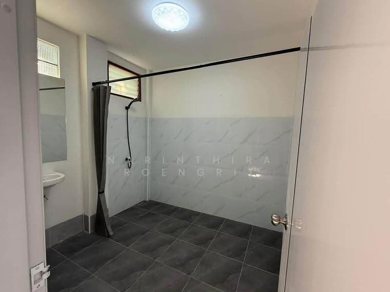 3-BR House, Bangkok, Bang Bon, Bangkok, 3 Bedrooms, 204 sqm, Single Detached House For Sale, by Narinthira Roengrit, 500564843 - DDproperty.com