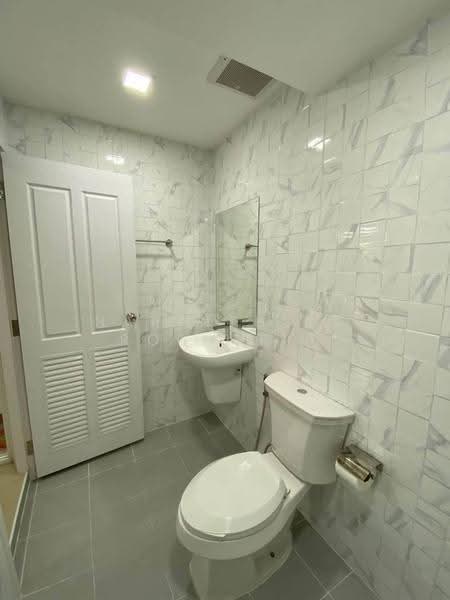 3-BR Townhouse, Bangkok, Saphan Sung, Bangkok, 3 Bedrooms, 204 sqm, Townhouse For Sale, by Narinthira Roengrit, 500564861 - DDproperty.com