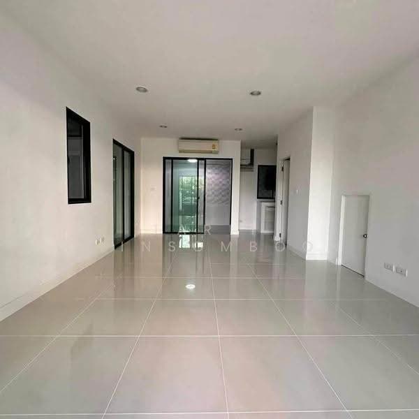 Baan Klang Muang Nawamin 42, Bangkok, Soi Nawamin 42, Nawamin Road, Khlong Kum, Bueng Kum, Bangkok, 3 Bedrooms, 204 sqm, Townhouse For Sale, by Tarit Chinsomboon, 500564888 - DDproperty.com