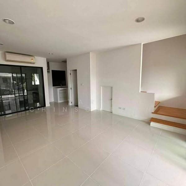 Baan Klang Muang Nawamin 42, Bangkok, Soi Nawamin 42, Nawamin Road, Khlong Kum, Bueng Kum, Bangkok, 3 Bedrooms, 204 sqm, Townhouse For Sale, by Tarit Chinsomboon, 500564888 - DDproperty.com