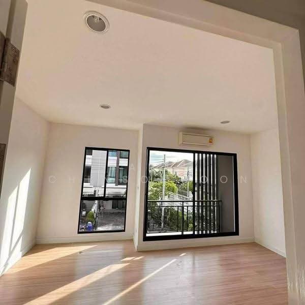 Baan Klang Muang Nawamin 42, Bangkok, Soi Nawamin 42, Nawamin Road, Khlong Kum, Bueng Kum, Bangkok, 3 Bedrooms, 204 sqm, Townhouse For Sale, by Tarit Chinsomboon, 500564888 - DDproperty.com