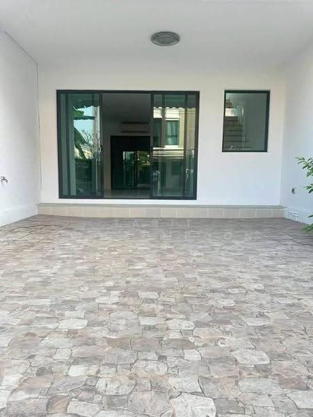 Baan Klang Muang Nawamin 42, Bangkok, Soi Nawamin 42, Nawamin Road, Khlong Kum, Bueng Kum, Bangkok, 3 Bedrooms, 204 sqm, Townhouse For Sale, by Tarit Chinsomboon, 500564888 - DDproperty.com