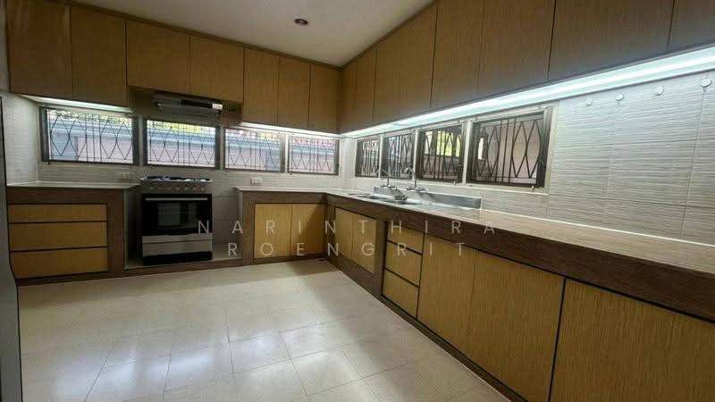 5-BR House, Bangkok, Khong Tan, Khlong Toei, Bangkok, 5 Bedrooms, 434 sqm, Single Detached House For Rent, by Narinthira Roengrit, 500564898 - DDproperty.com