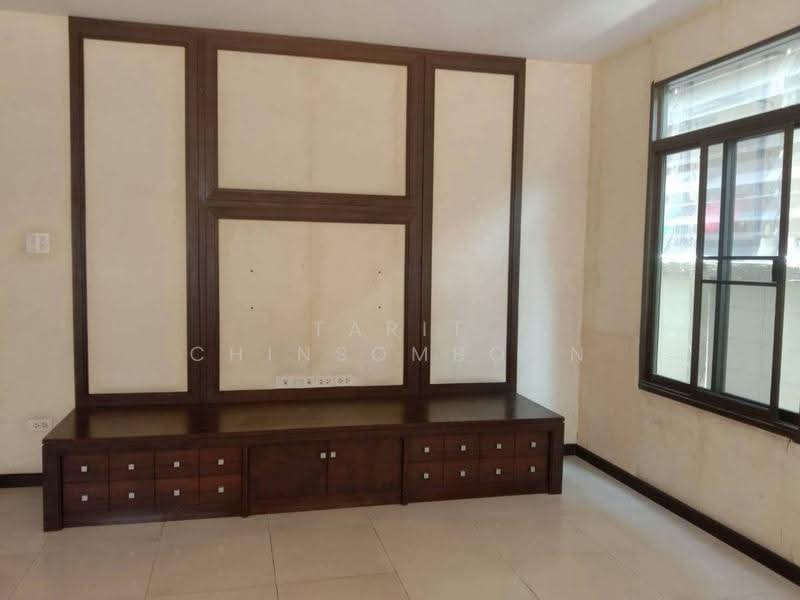 บ้าน 4-ห้องนอน, กรุงเทพ, ดินแดง, กรุงเทพ, 300 ตร.ม., บ้านเดี่ยว ให้เช่า, โดย Tarit Chinsomboon, 500564902 - DDproperty.com