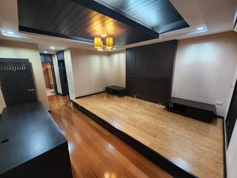 บ้าน 4-ห้องนอน, กรุงเทพ, ดินแดง, กรุงเทพ, 300 ตร.ม., บ้านเดี่ยว ขาย, โดย Tarit Chinsomboon, 500564906 - DDproperty.com