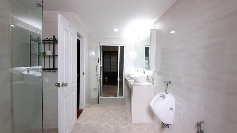 Nawarathorn Ville Pattanakarn 44, Bangkok, Suan Luang, Bangkok, 5 Bedrooms, 300 sqm, Townhouse For Rent, by Ulaiwan Boonsiri, 500564909 - DDproperty.com