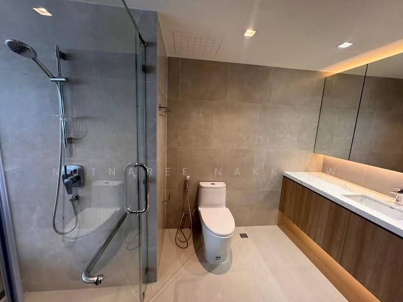 Lake Avenue Sukhumvit 16, Bangkok, Soi Sammitr Sukhumvit Road, Khlong Tan Nua, Watthana, Bangkok, 1 Bedroom, 96 sqm, Condo For Rent, by Nutnaree Nakkaew, 500565009 - DDproperty.com