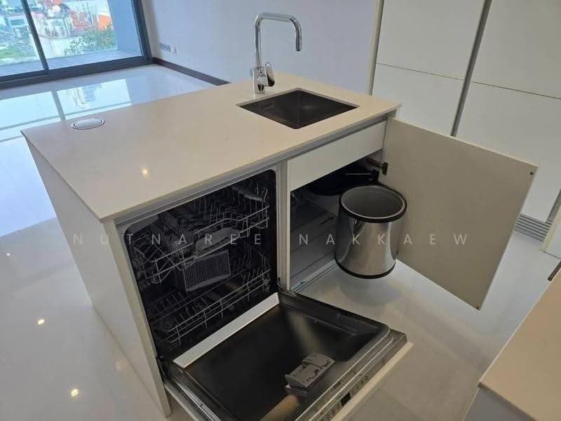 Q1 Sukhumvit, Bangkok, 1 Sukhumvit Road, Khlong Toei, Bangkok, 2 Bedrooms, 94 sqm, Condo For Sale, by Nutnaree Nakkaew, 500565013 - DDproperty.com