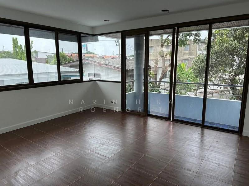 5-BR House, Bangkok, Khlong Chaokhun Sing, Wang Thonglang, Bangkok, 5 Bedrooms, 524 sqm, Single Detached House For Sale, by Narinthira Roengrit, 500565169 - DDproperty.com