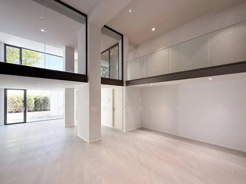 5-BR Townhouse, Bangkok, Phra Kanong Nua, Watthana, Bangkok, 5 Bedrooms, 547 sqm, Townhouse For Sale, by Tarit Chinsomboon, 500565242 - DDproperty.com