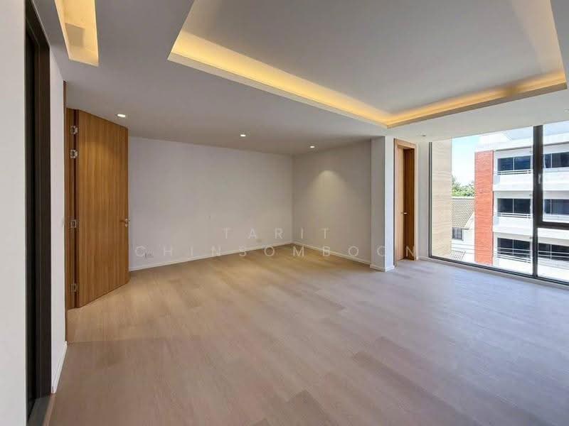 5-BR Townhouse, Bangkok, Phra Kanong Nua, Watthana, Bangkok, 5 Bedrooms, 547 sqm, Townhouse For Sale, by Tarit Chinsomboon, 500565242 - DDproperty.com