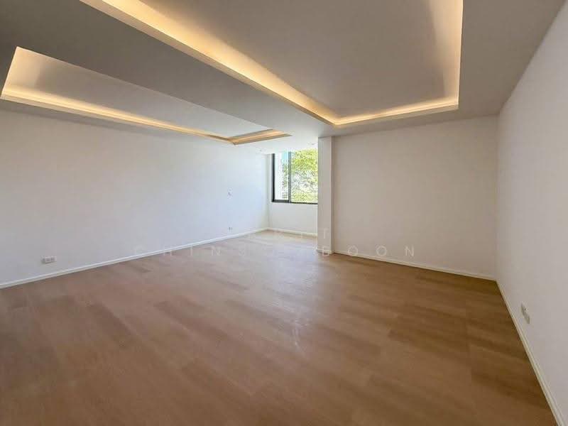 5-BR Townhouse, Bangkok, Phra Kanong Nua, Watthana, Bangkok, 5 Bedrooms, 547 sqm, Townhouse For Sale, by Tarit Chinsomboon, 500565242 - DDproperty.com
