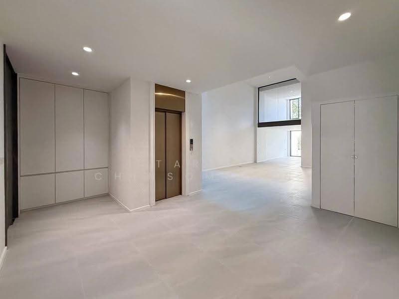 5-BR Townhouse, Bangkok, Phra Kanong Nua, Watthana, Bangkok, 5 Bedrooms, 547 sqm, Townhouse For Sale, by Tarit Chinsomboon, 500565242 - DDproperty.com
