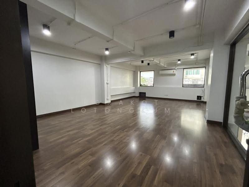 Office, Clinic, Warehouse for Rent @ Onnut 70/1, Bangkok, Prawet, Bangkok, , 675 sqm, Office Space For Rent, by Korakot Lotongkum, 500565533 - DDproperty.com