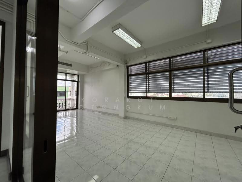 Office, Clinic, Warehouse for Rent @ Onnut 70/1, Bangkok, Prawet, Bangkok, , 675 sqm, Office Space For Rent, by Korakot Lotongkum, 500565533 - DDproperty.com