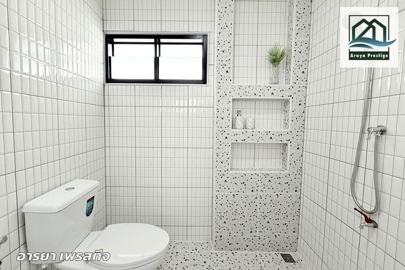 สินทองร่มเกล้า28, Bangkok, Khlong Sam Prawet, Lat Krabang, Bangkok, 3 Bedrooms, 65 sqm, Townhouse For Sale, by วิสุทธินี เฉลิมสินสุวรรณ, 500565915 - DDproperty.com