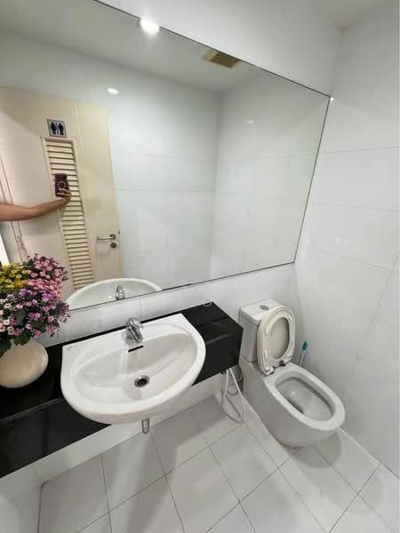 3-BR House, Bangkok, Jom Phon, Chatuchak, Bangkok, 3 Bedrooms, 197 sqm, Single Detached House For Rent, by Getsarin Aron, 500566122 - DDproperty.com