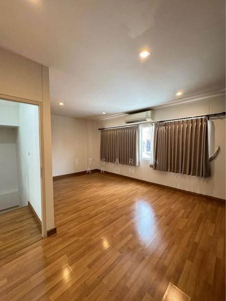 3-BR House, Bangkok, Jom Phon, Chatuchak, Bangkok, 3 Bedrooms, 197 sqm, Single Detached House For Rent, by Getsarin Aron, 500566122 - DDproperty.com