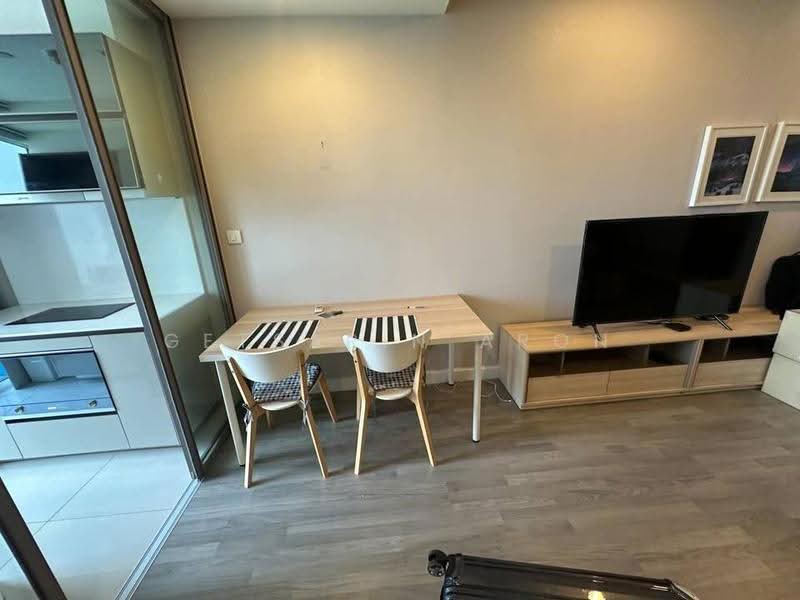 The Room Sathorn, Bangkok, 78 Pan Road, Silom, Bang Rak, Bangkok, 1 Bedroom, 50 sqm, Condo For Rent, by Getsarin Aron, 500566150 - DDproperty.com