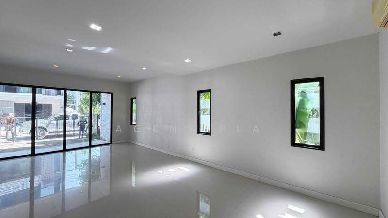 Plex Bangna, Samut Prakan, 90/239 Burapha Withi Expressway, Bang Kaeo, Bang Plee, Samut Prakan, 3 Bedrooms, 200 sqm, Townhouse For Sale, by Agent Pla, 500566201 - DDproperty.com