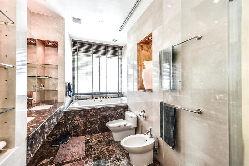 Le Raffine Sukhumvit 39, Bangkok, Soi Sukhumvit 39, Khlong Tan Nua, Watthana, Bangkok, 2 Bedrooms, 220 sqm, Condo For Rent, by Nicha Peerakittikul, 500566320 - DDproperty.com