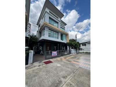 ขาย - ขายด่วน บ้านสวยมาก บ้านแปลงมุม 3 ชั้น รัชดาภิเษก 30 จันทรเกษม จตุจักร ใกล้รถไฟฟ้าสีเหลือง ลาดพร้าว, กรุงเทพ