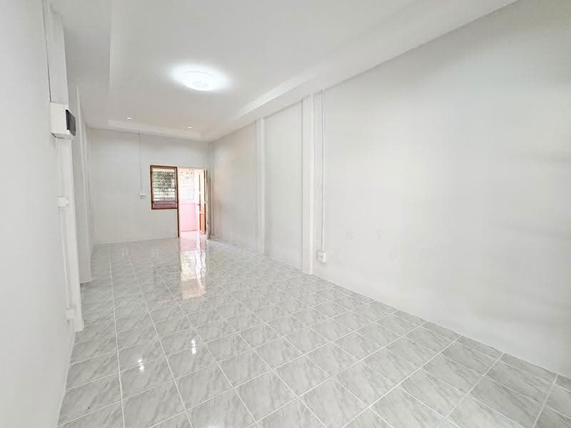 ทาวน์เฮ้าส์บ้านกล้วย ชัยนาท, Chai Nat, Ban Kluai, Muang Chai Nat, Chai Nat, 2 Bedrooms, 100 sqm, Townhouse For Sale, by The Best Property อัญ, 500566349 - DDproperty.com