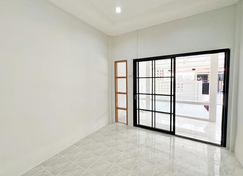 ทาวน์เฮ้าส์บ้านกล้วย ชัยนาท, Chai Nat, Ban Kluai, Muang Chai Nat, Chai Nat, 2 Bedrooms, 100 sqm, Townhouse For Sale, by The Best Property อัญ, 500566349 - DDproperty.com
