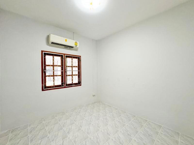 ทาวน์เฮ้าส์บ้านกล้วย ชัยนาท, Chai Nat, Ban Kluai, Muang Chai Nat, Chai Nat, 2 Bedrooms, 100 sqm, Townhouse For Sale, by The Best Property อัญ, 500566349 - DDproperty.com