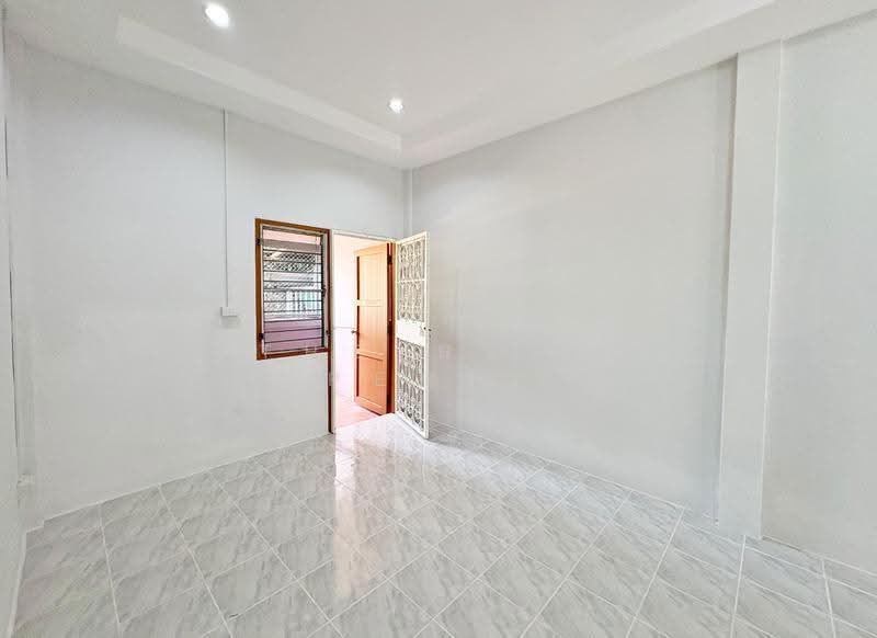 ทาวน์เฮ้าส์บ้านกล้วย ชัยนาท, Chai Nat, Ban Kluai, Muang Chai Nat, Chai Nat, 2 Bedrooms, 100 sqm, Townhouse For Sale, by The Best Property อัญ, 500566349 - DDproperty.com