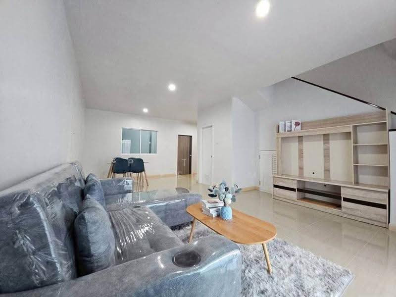 undefined, Chon Buri (Pattaya), Nong - Kham, Si Racha, Chon Buri (Pattaya), 3 Bedrooms, 204 sqm, Townhouse For Sale, by Puttirat Kleebyam, 500566604 - DDproperty.com