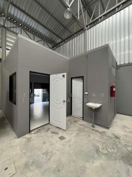 /โรงงาน สร้างใหม่ พร้อมออฟฟิศ และห้องน้ำ เข้าอยู่ได้เลย ซอยประชาอุทิศ 90 สมุทรปราการ, สมุทรปราการ, บ้านคลองสวน, พระสมุทรเจดีย์, สมุทรปราการ, 200 ตร.ม., โกดัง-โรงงาน ให้เช่า, โดย ERA Holding (Thailand) Co., Ltd., 500566613 - DDproperty.com
