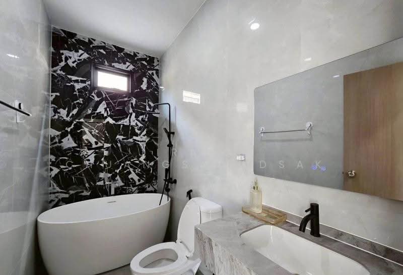 3-BR Villa, Chon Buri (Pattaya), Nong Pru, Bang Lamung (Pattaya), Chon Buri (Pattaya), 3 Bedrooms, 280 sqm, Villa For Rent, by Jirapat Chuangsawadsak, 500567093 - DDproperty.com