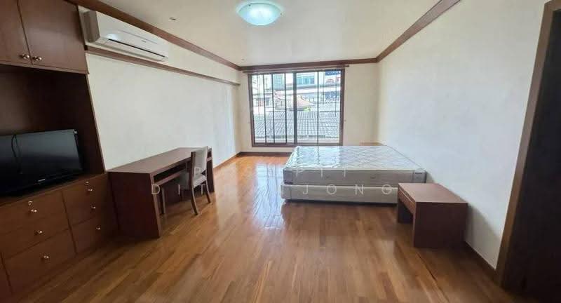 Villa Fourteen, Bangkok, Soi Sukhumvit 14, Khlong Toei, Bangkok, 4 Bedrooms, 318 sqm, Apartment For Rent, by Pasupit Ditbanjong, 500567195 - DDproperty.com