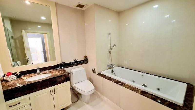 Piyathip Place, Bangkok, 24 Soi Prommitr, Khlong Tan Nua, Watthana, Bangkok, 4 Bedrooms, 375 sqm, Apartment For Rent, by Chayanin Khanijou, 500567655 - DDproperty.com