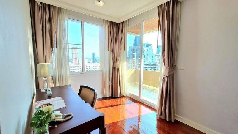 Piyathip Place, Bangkok, 24 Soi Prommitr, Khlong Tan Nua, Watthana, Bangkok, 4 Bedrooms, 375 sqm, Apartment For Rent, by Chayanin Khanijou, 500567655 - DDproperty.com