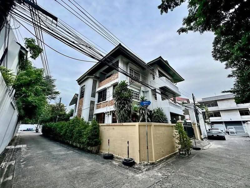3-BR House, Bangkok, Chong Nonsi, Yan Nawa, Bangkok, 3 Bedrooms, 400 sqm, Single Detached House For Rent, by Sataporn Jalao, 500567680 - DDproperty.com