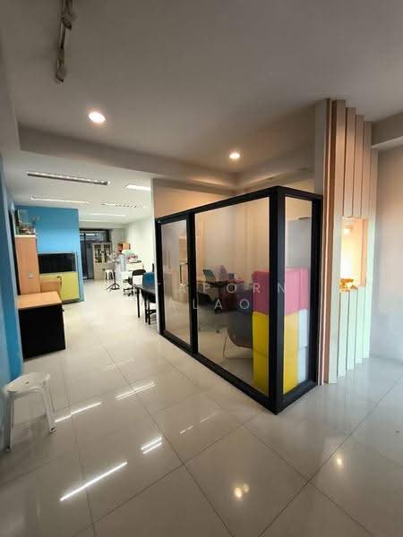4-BR Townhouse, Bangkok, Samsen Nok, Huai Khwang, Bangkok, 4 Bedrooms, 400 sqm, Townhouse For Sale, by Sataporn Jalao, 500567690 - DDproperty.com