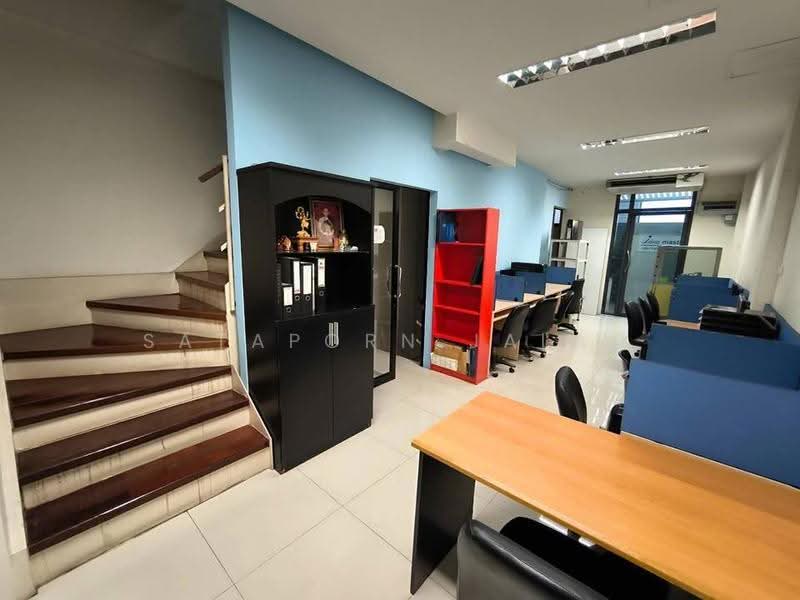 4-BR Townhouse, Bangkok, Samsen Nok, Huai Khwang, Bangkok, 4 Bedrooms, 400 sqm, Townhouse For Sale, by Sataporn Jalao, 500567690 - DDproperty.com